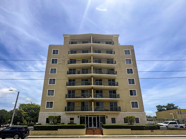 Douglas Place Condo photo 2